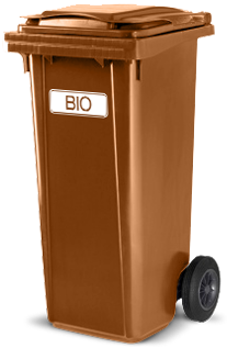 Brązowy, plastikowy kosz na śmieci na kółkach, przeznaczony do segregacji odpadów biodegradowalnych. Na froncie pojemnika widoczna jest biała etykieta z napisem "BIO". Jest to standardowy kolor i oznaczenie dla odpadów organicznych w Polsce.